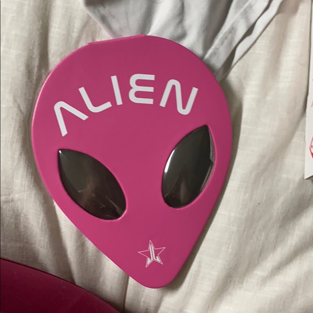 Nwt Jeffree star alien pallet